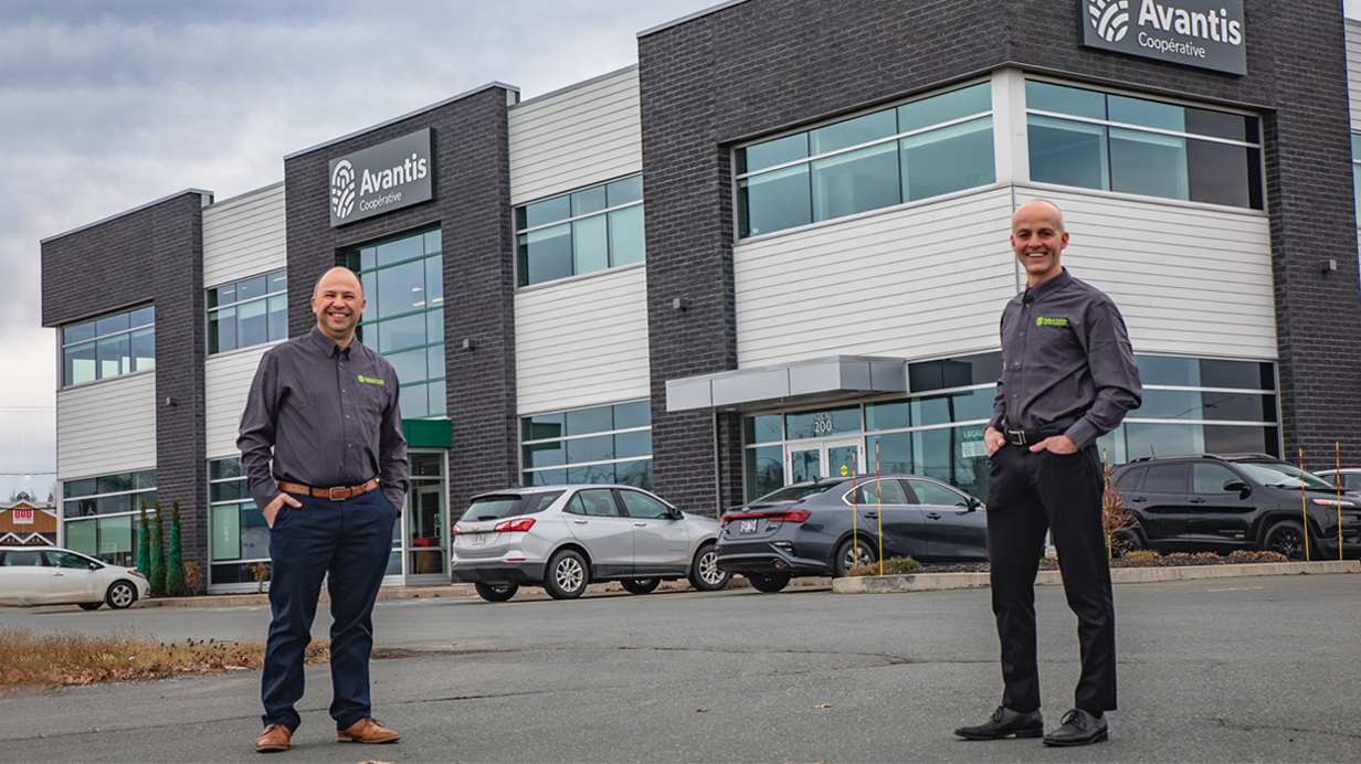 Marco Nadeau and Frédéric Martineau in front of the offices of Sollio & Avantis Agriculture coopérative.