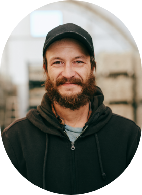 Portrait d'un employé qui travaille en opération.