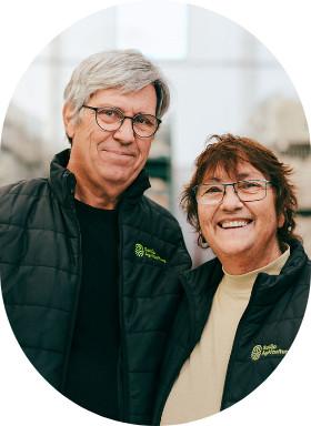 Portrait of two young retirees who work part-time for Sollio Agriculture.