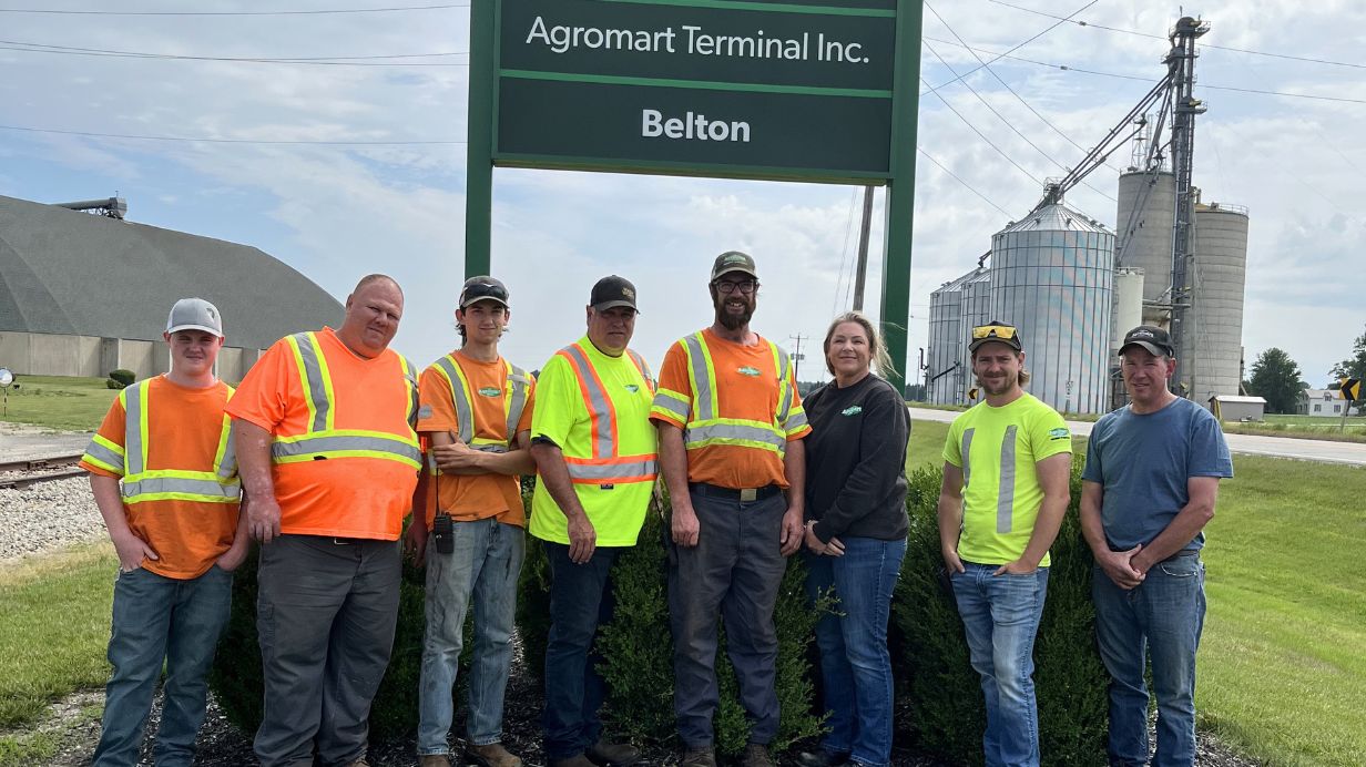 The Agromart terminal team consists of six permanent employees, including the manager, and two seasonal employees.