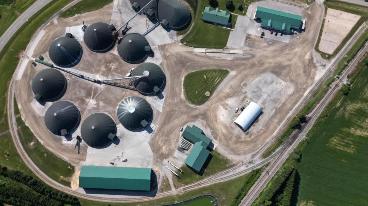 A bird’s-eye view of the Agromart terminal, with its nine domes and fertilizer warehouse.