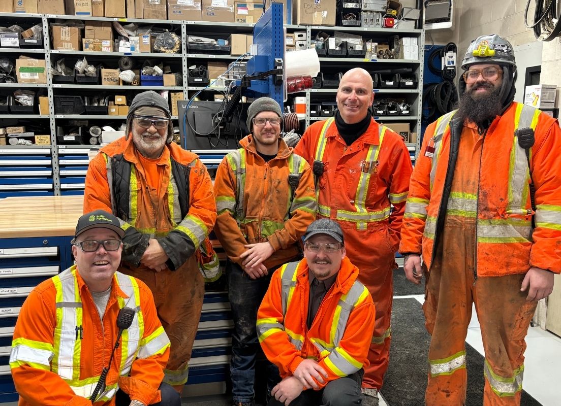 Jean Therrien et ses collègues du centre de distribution: Pascal, Jean, Marc-Antoine, William, Sylvain et Dimitri.